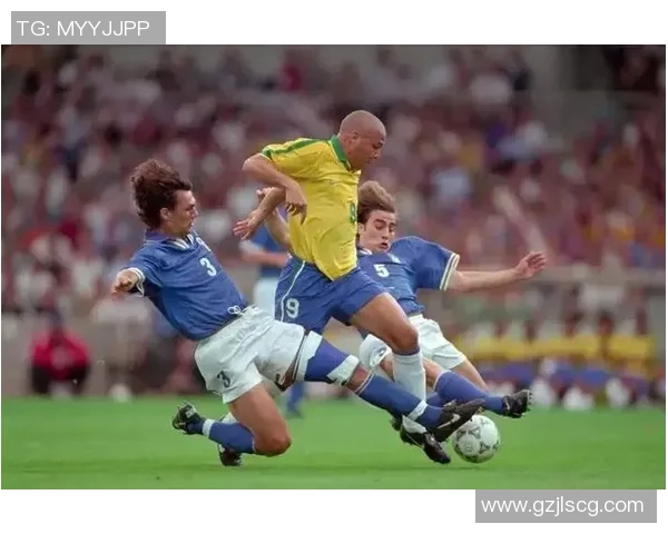 全球足球巨星身高排名分析 揭示球场上那些身高突出的大佬