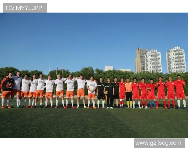 阿迪达斯携手足球巨星共燃绿茵梦想诠释拼搏与荣耀精神